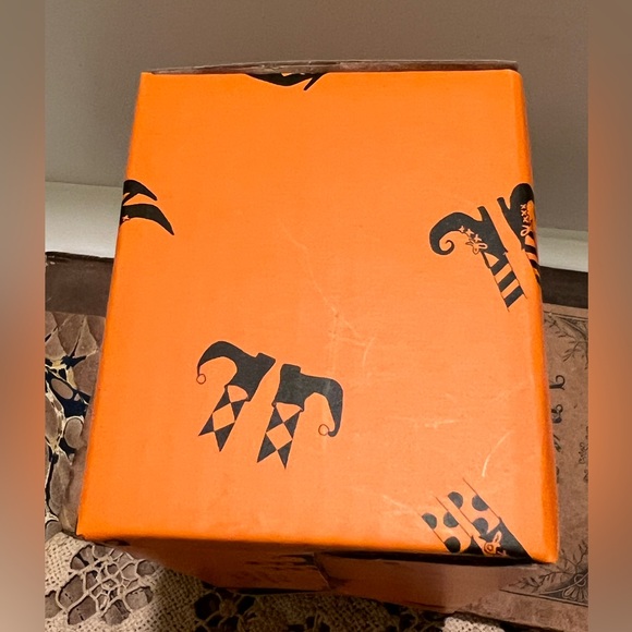 NWT RAE DUNN HALLOWEEN CAULDRON SALT & PEPPER SHAKERS. - Picture 6 of 10